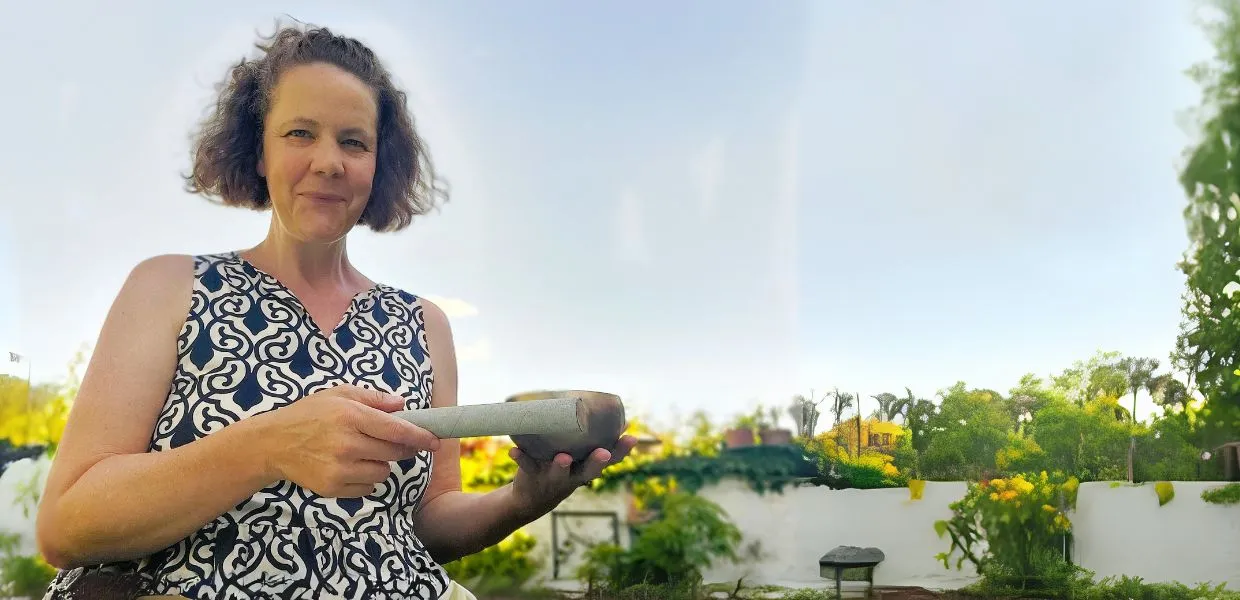 Verena Johanna Polzhofer mit Klangschale